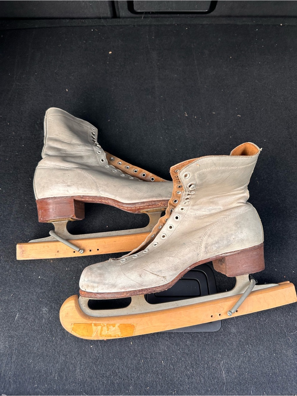 Vintage BROOKS Skating Shoes Ice Skates Preowned